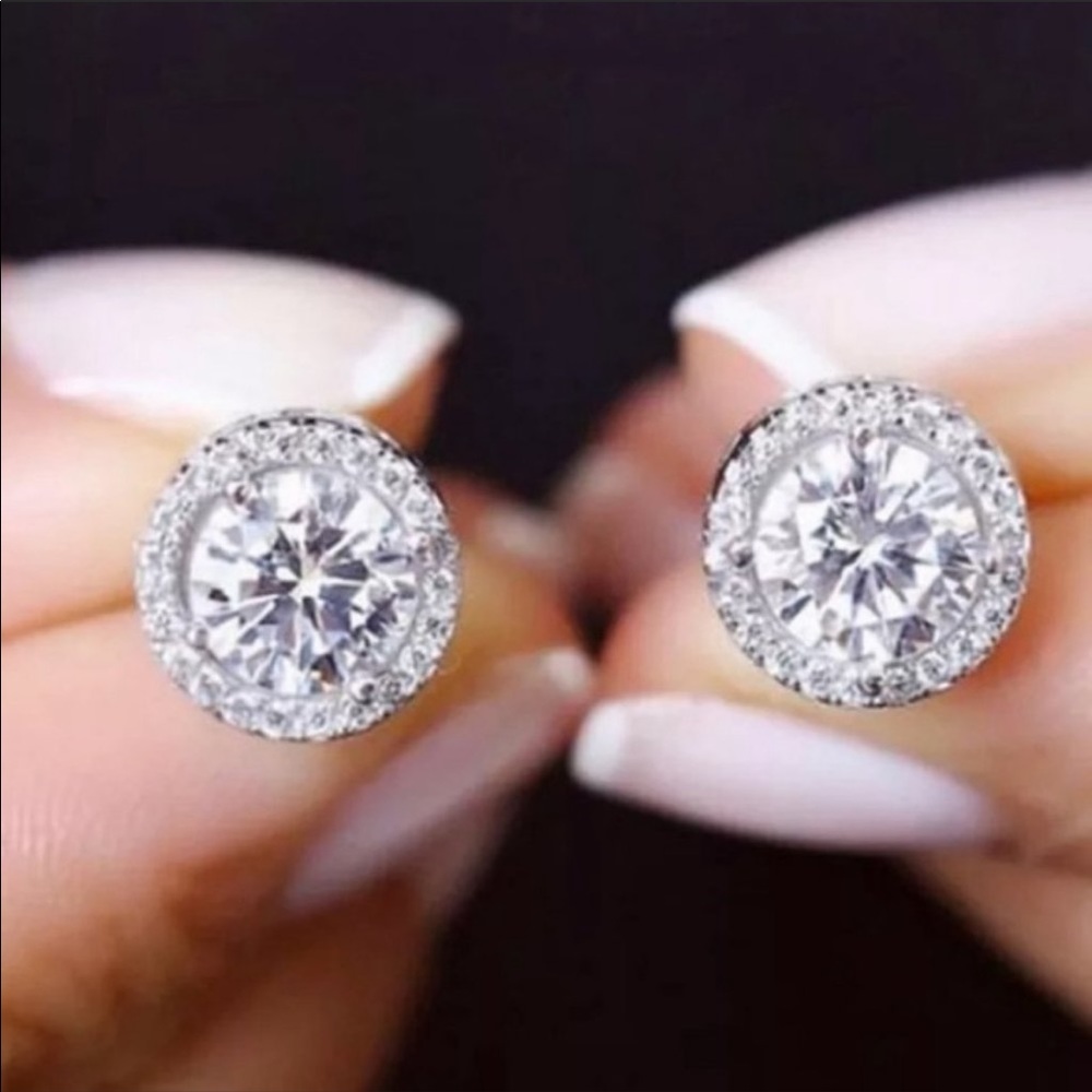 NEW 18K BRILLIANT CUT DIAMOND HALO STUD EARRINGS - Picture 4 of 7